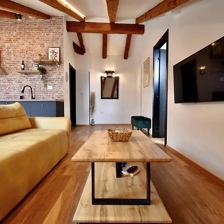 Brand New Centre 2 بولا