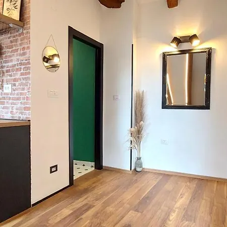 Apartment Brand New Centre 2 *