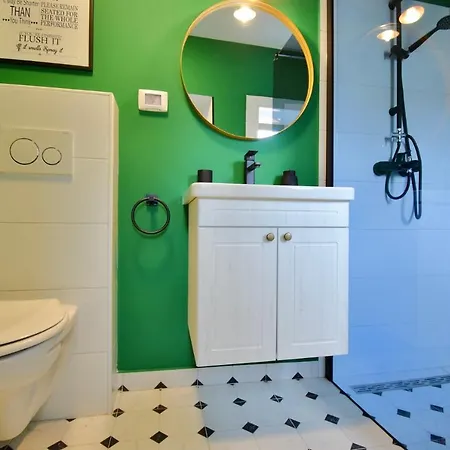 Brand New Centre 2 דירה